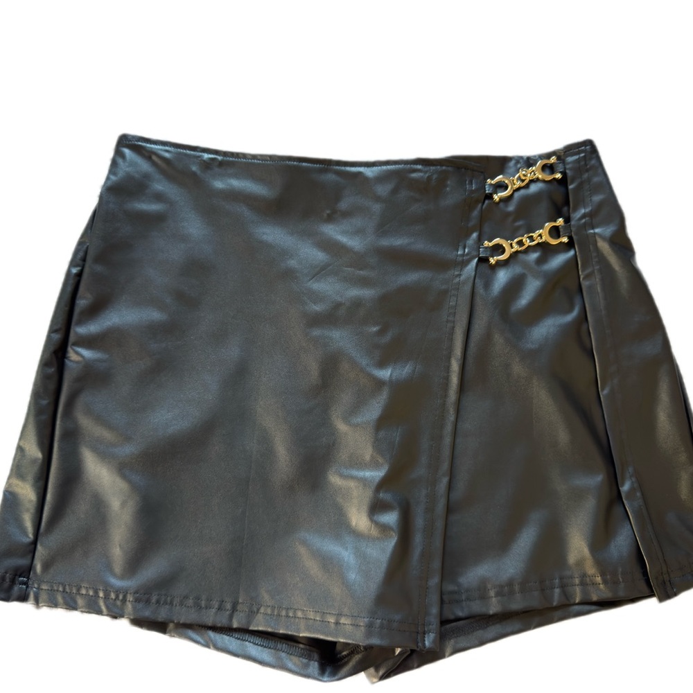 SHEIN Black Faux Leather Skort with Gold Chain Detail